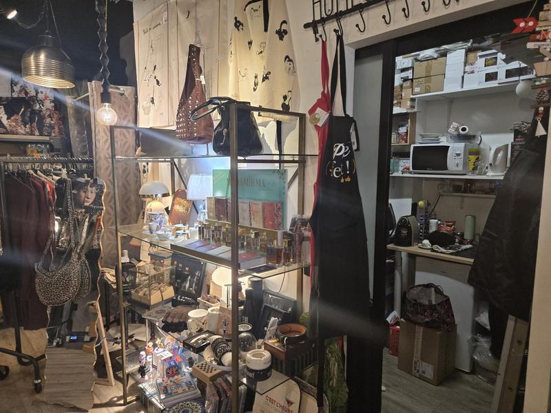 Fonds de commerce - Magasins - 67 m²