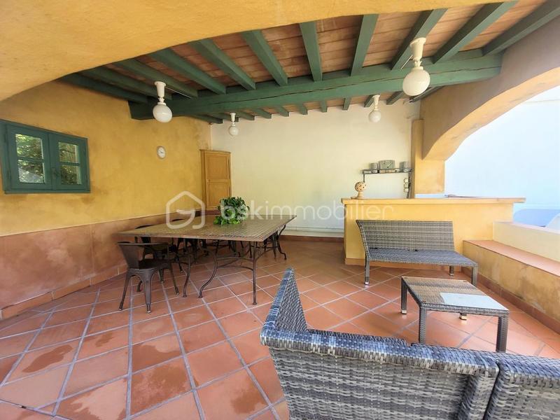 Villa - 243 m² - 11 pièces