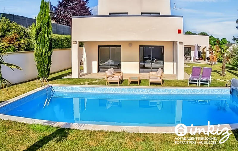 Maison - 300 m² - 10 pièces