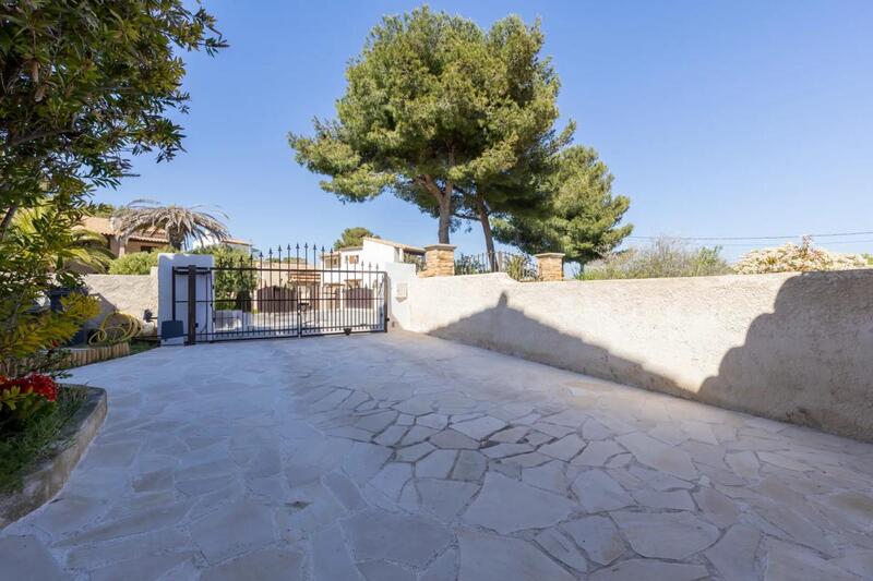 Propriété - 117 m² - 9 pièces