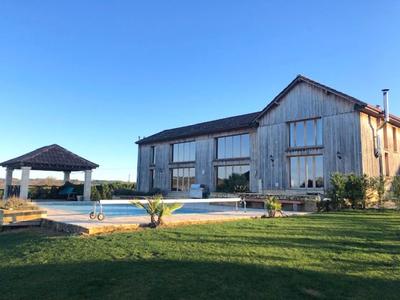 Maison - 900 m² - 20 pièces