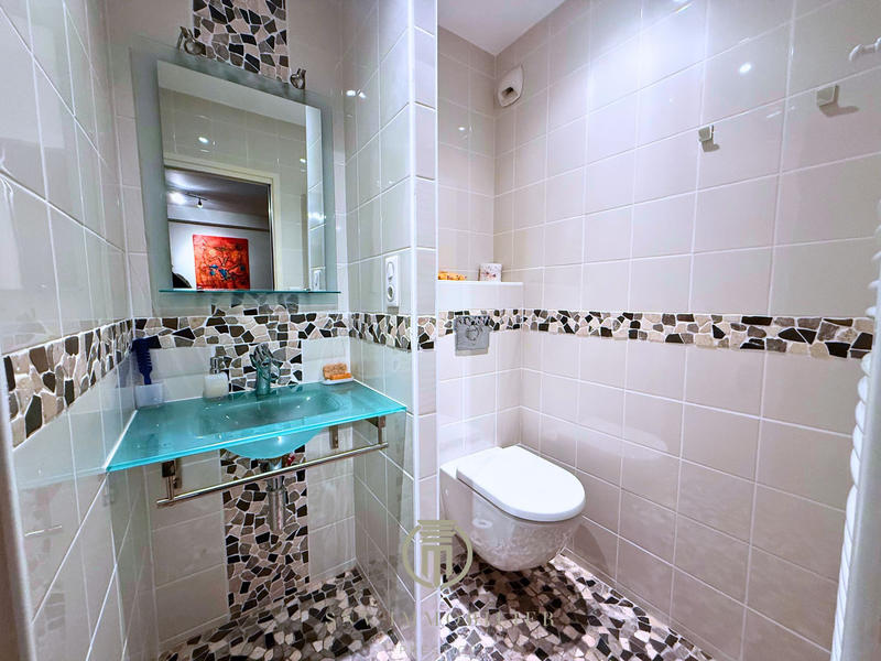 Maison - 276 m² - 9 pièces