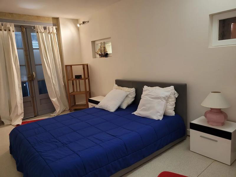 Maison - 470 m² - 18 pièces