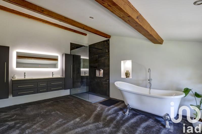 Maison - 369 m² - 11 pièces