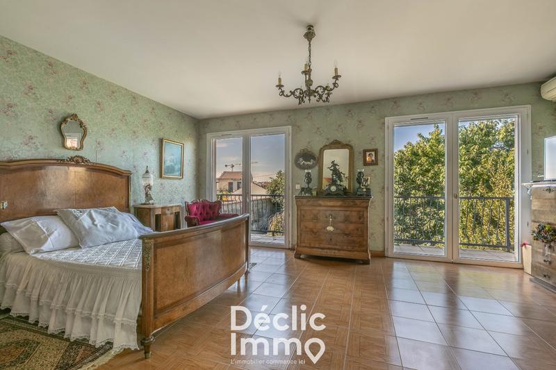 Maison - 370 m² - 9 pièces