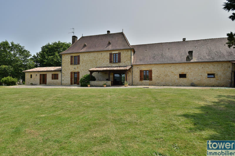 Propriété - 289 m² - 11 pièces