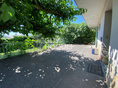 Maison - 247 m² - 6 pièces