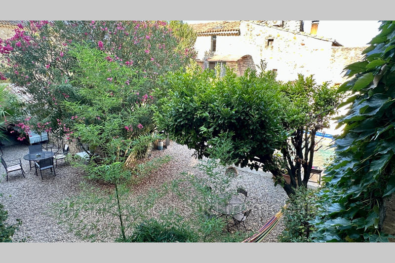 Maison - 280 m² - 11 pièces