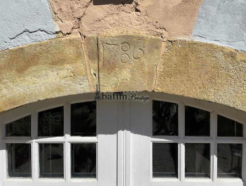 Maison - 468 m² - 15 pièces