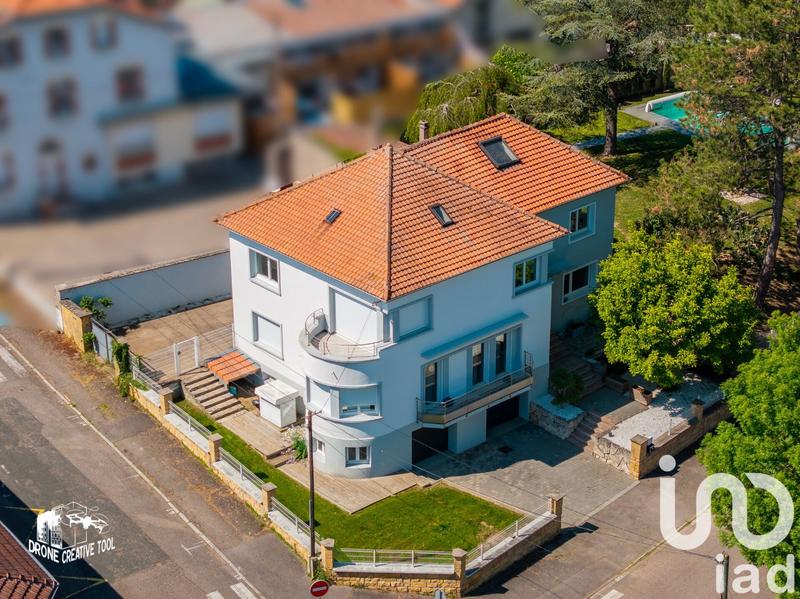 Maison - 250 m² - 10 pièces