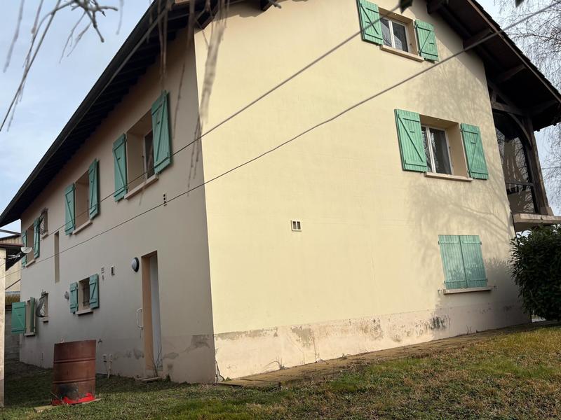 Maison - 235 m² - 8 pièces