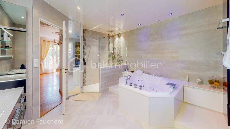 Demeure - 320 m² - 10 pièces