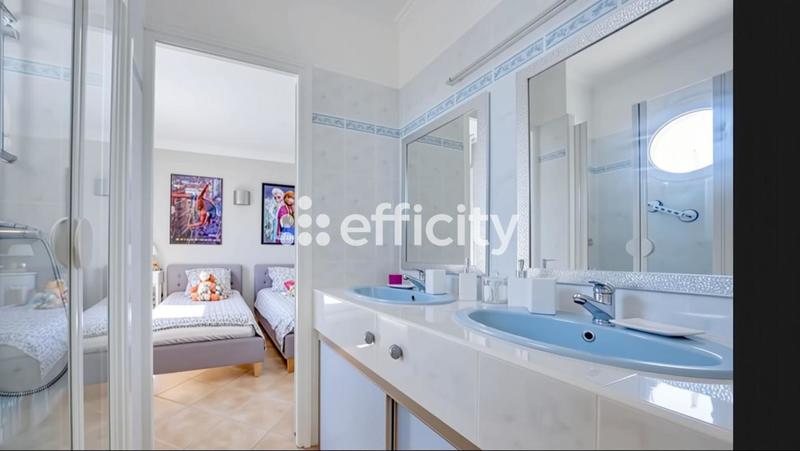 Maison - 278 m² - 9 pièces