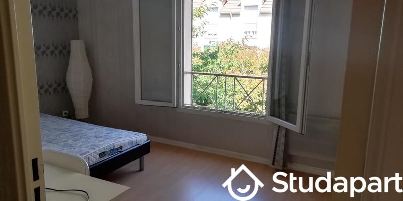 Chambre - 13 m² - 1 pièce