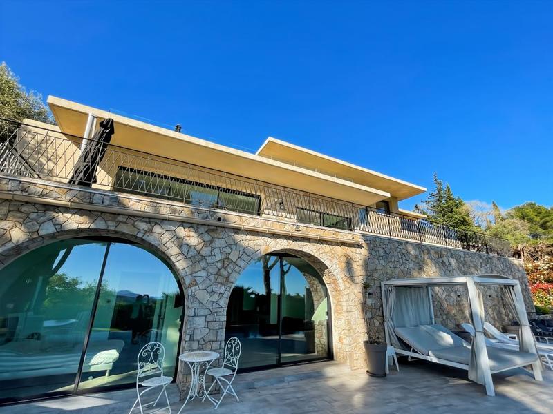 Maison - 372 m² - 7 pièces