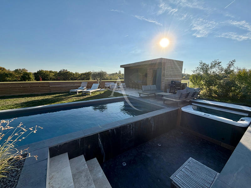 Maison - 193 m² - 6 pièces