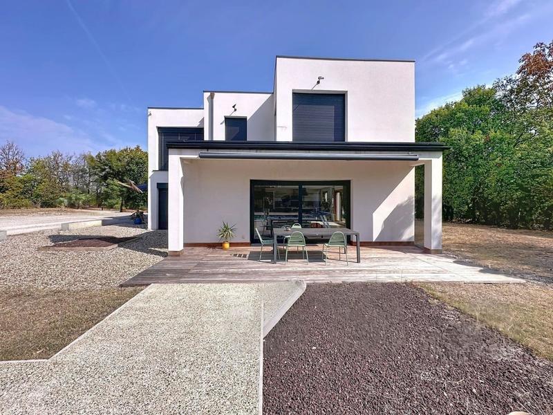 Maison - 220 m² - 5 pièces