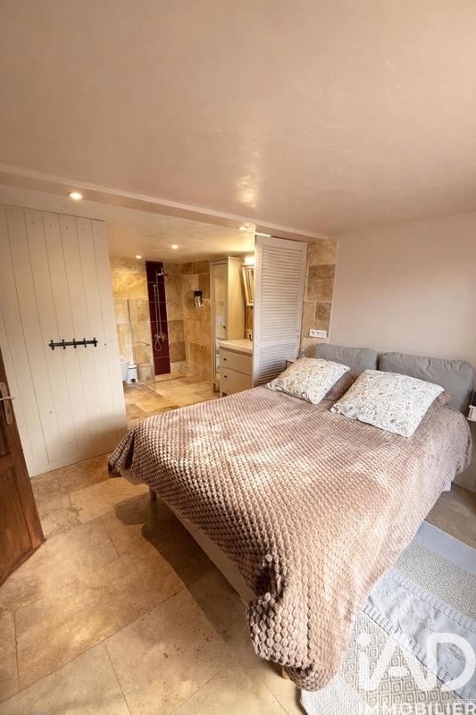 Maison - 250 m² - 7 pièces