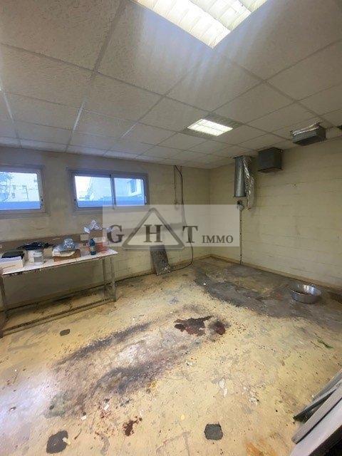 Entrepôt - 440 m²