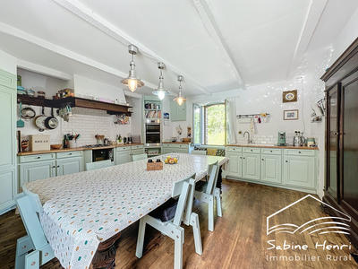 Maison - 300 m² - 11 pièces