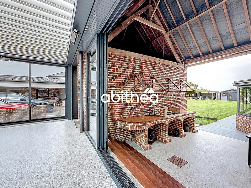 Maison - 305 m² - 9 pièces