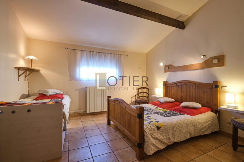 Maison - 240 m² - 8 pièces