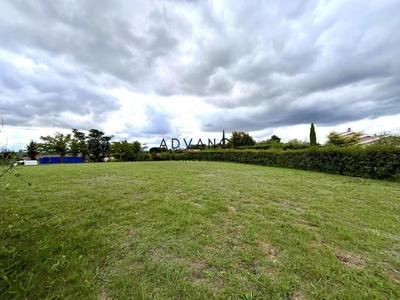 Terrain constructible - 1 200 m²