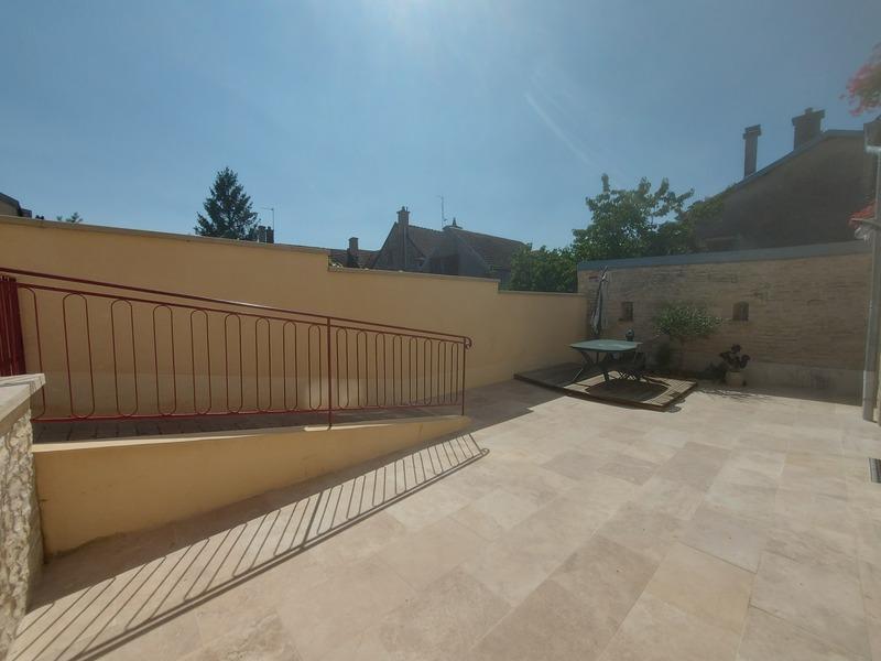 Maison traditionnelle - 262 m² - 6 pièces