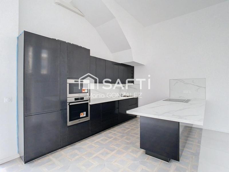 Maison - 254 m² - 8 pièces