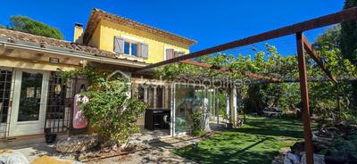 Villa - 180 m² - 6 pièces