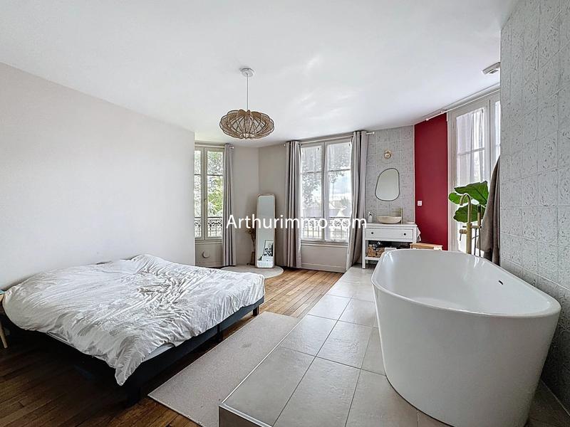 Maison - 280 m² - 10 pièces