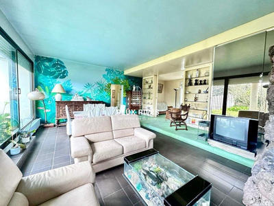 Appartement - 166 m² - 6 pièces