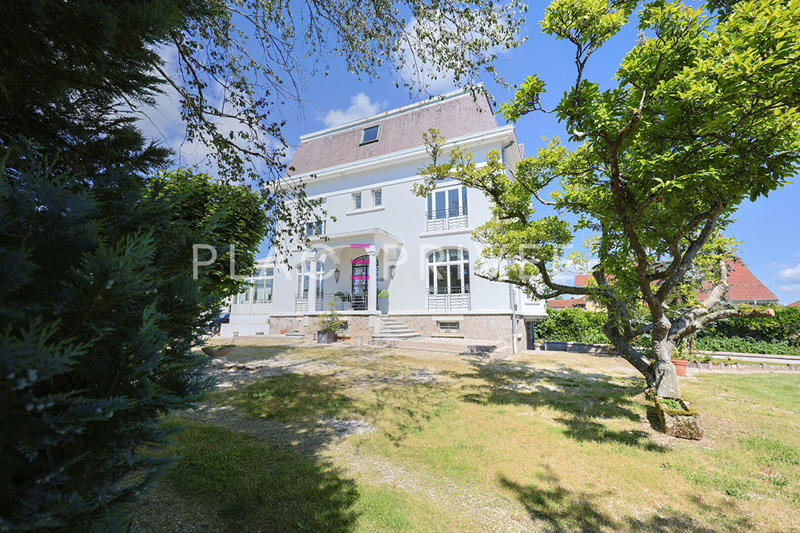 Maison - 320 m² - 10 pièces