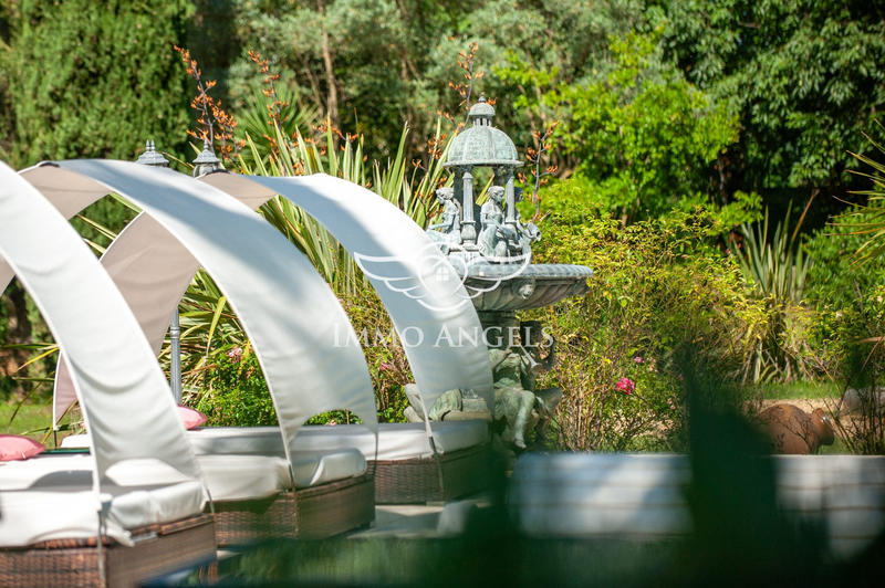 Château - 1 400 m² - 38 pièces