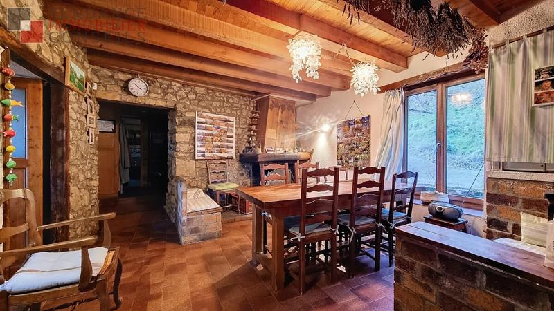 Propriété - 530 m² - 17 pièces