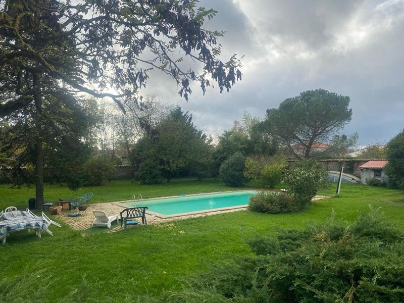 Maison - 202 m² - 7 pièces