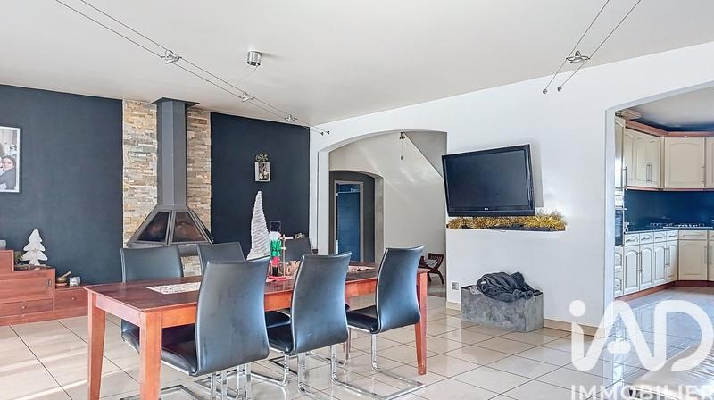 Maison - 250 m² - 7 pièces