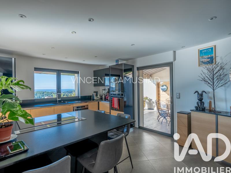 Maison - 270 m² - 7 pièces