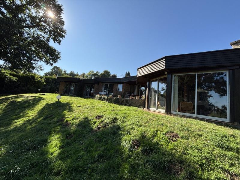 Maison - 168 m² - 9 pièces