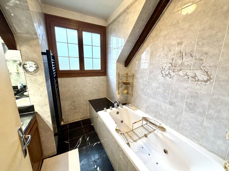 Maison traditionnelle - 150 m² - 7 pièces