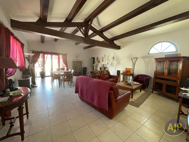 Maison - 202 m² - 7 pièces