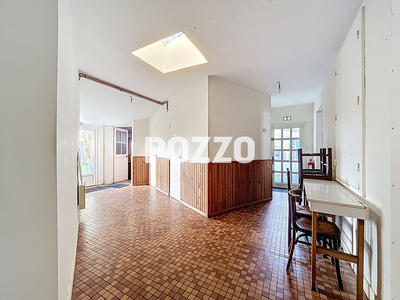 Maison - 588 m² - 10 pièces