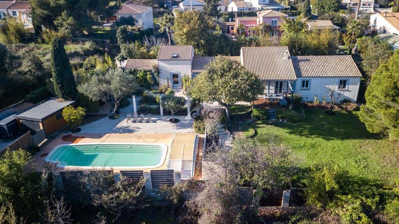 Maison - 219 m² - 9 pièces