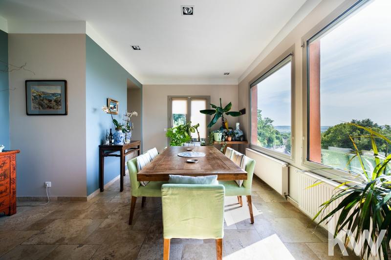 Maison - 220 m² - 8 pièces