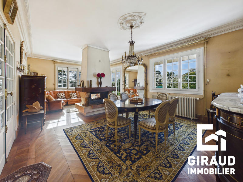 Maison - 181 m² - 6 pièces