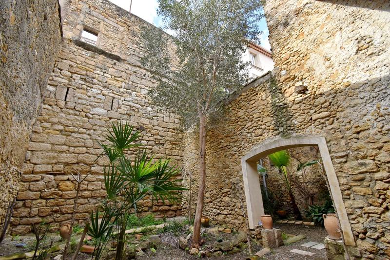 Maison - 392 m² - 12 pièces