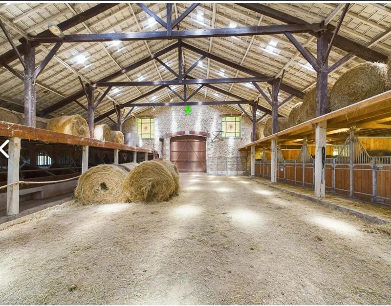 Maison - 420 m² - 21 pièces