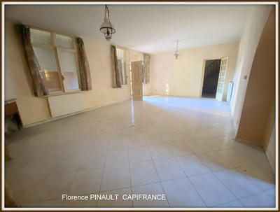 Maison - 218 m² - 10 pièces
