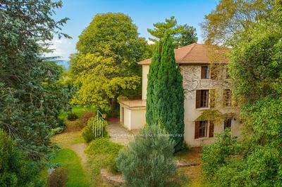 Propriété - 300 m² - 9 pièces