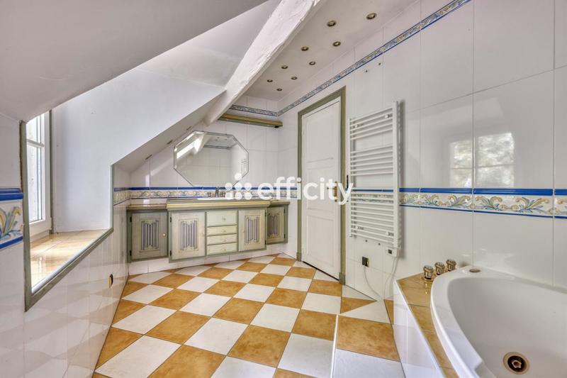 Demeure - 270 m² - 8 pièces